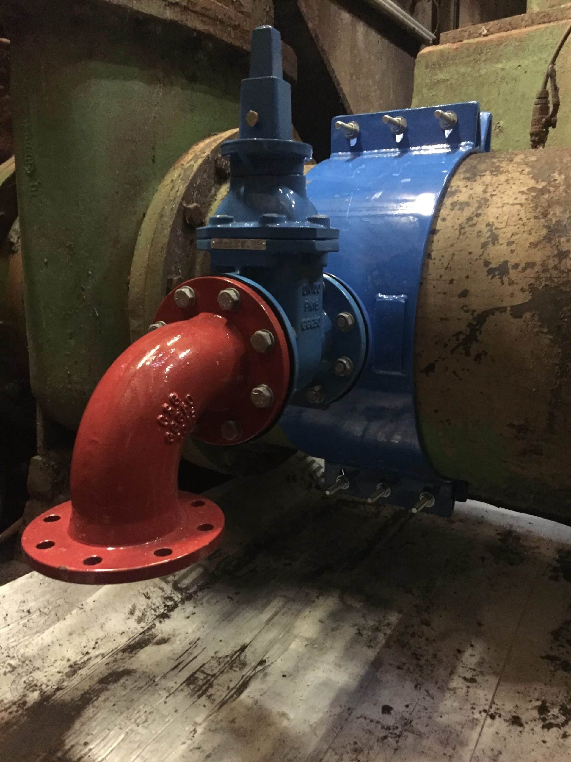 Line stop isolation valve fitted to a live pipe